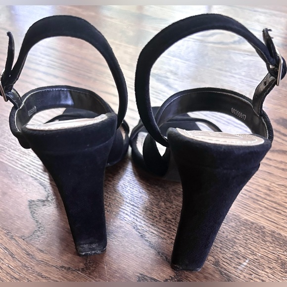 Forever 21 Chic Formal Velvet Black Strappy Heels Size 7.5 - Picture 2 of 5